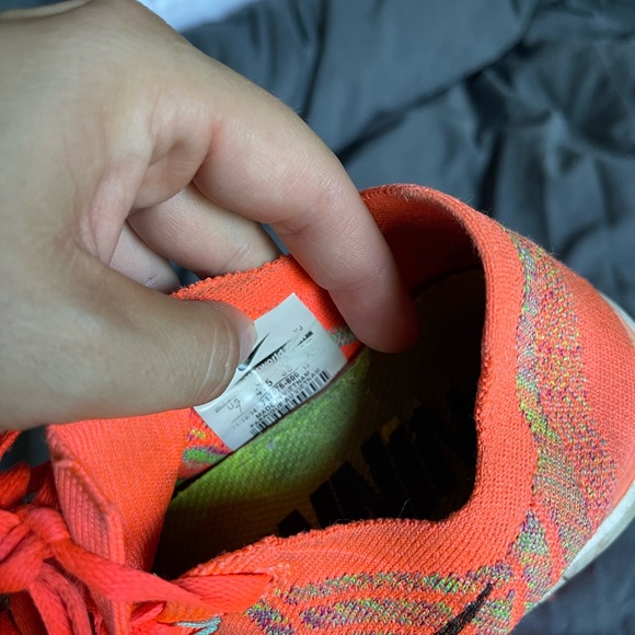 Coral running Nikes - Picture 6 of 6